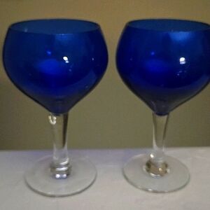 Elegant Cobalt Blue Wine Glasses